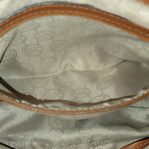 Small MK purse - Picture 10 of 13